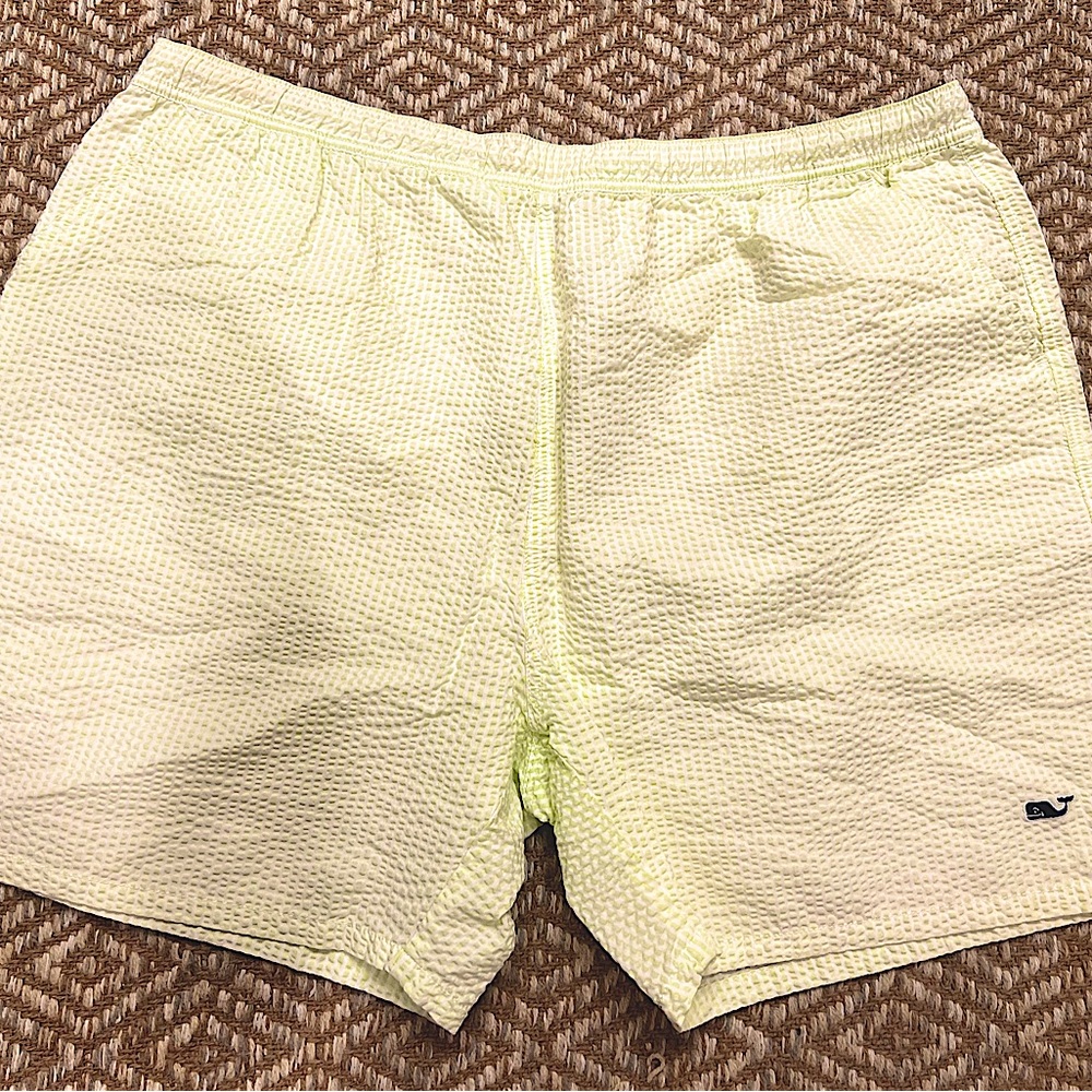 Vineyard Vines men’s swim trunks xxl, excellent conditon.